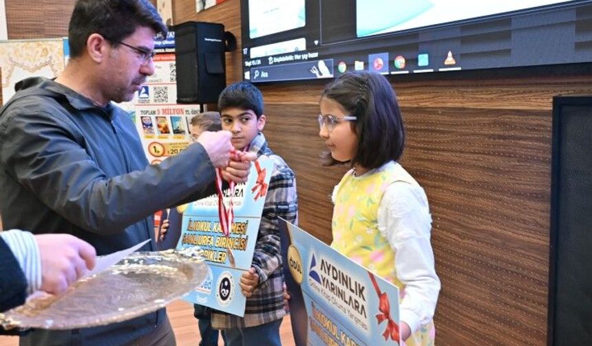 Şanlıurfa’da Hayrat Vakfı Kitap Okuma Yarışması Ödül Töreni Düzenledi