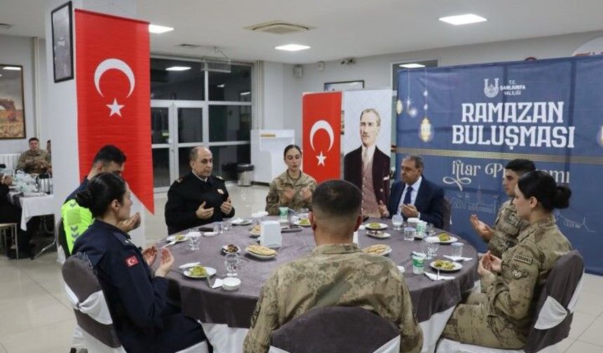 Vali Hasan Şıldak, Jandarma Personeliyle İftar Sofrasında Buluştu