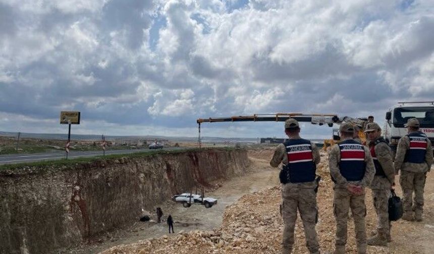 Şanlıurfa’da Otomobil Kanala Düştü: 1 Ölü, 1 Ağır Yaralı