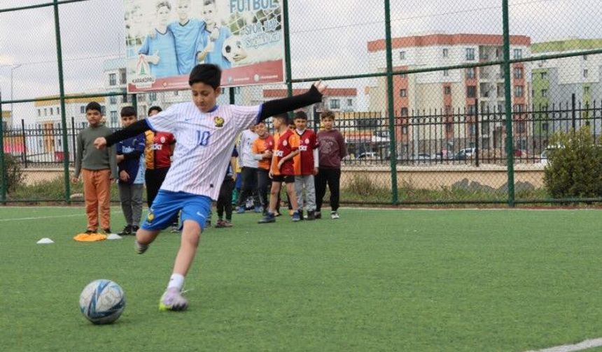 Karaköprü Belediyesinden Çocuklara Spor Desteği!