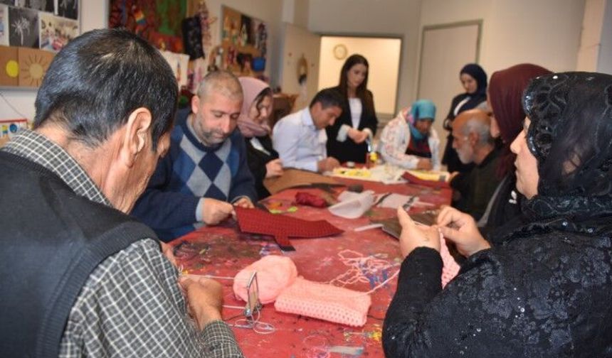 Şanlıurfa Siverek’te Dikkat Çeken Merkez! El Sanatlarıyla Şifa Buluyorlar