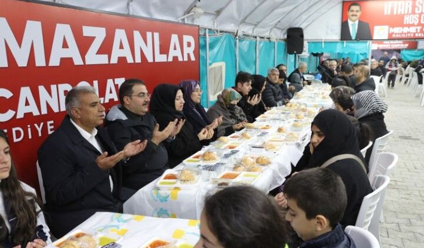 Şanlıurfa’da Başkan Canpolat Ve Vekil Yazmacı Vatandaşlarla Bir Araya Geldi!