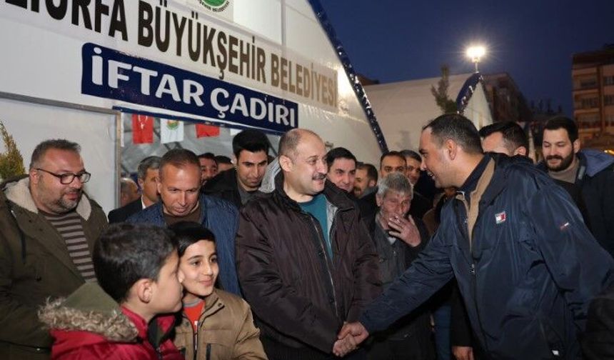Şanlıurfa’da Rabia Meydanı’nda Ramazan Sofrası: Başkan Gülpınar Vatandaşlarla Buluştu!