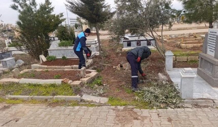 Viranşehir’de Mezarlıklarda Ramazan Temizliği