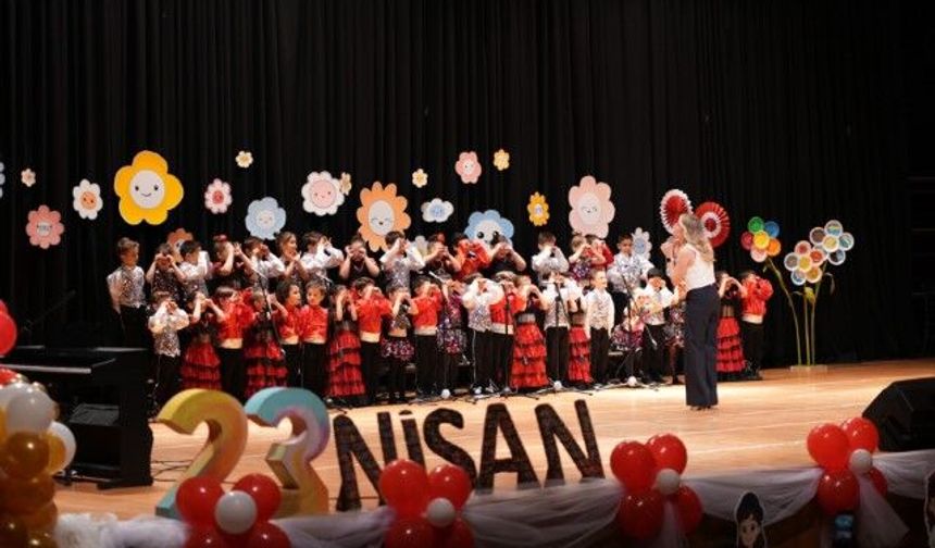 23 Nisan Muğla Sıtkı Koçman Koleji’nde ertelenen program poşkuyla gerçekleşti