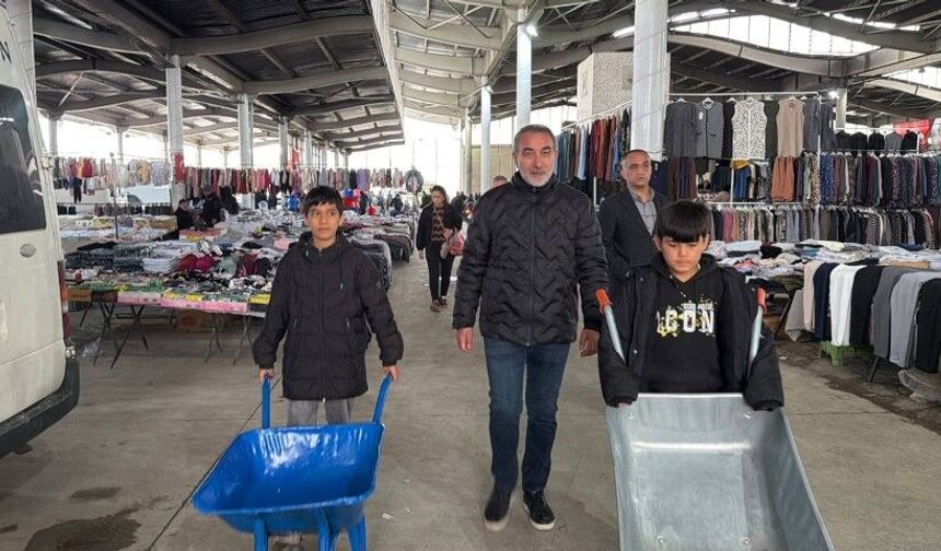 Şanlıurfa saldırısının gölgesinde el arabasından kutlamaya