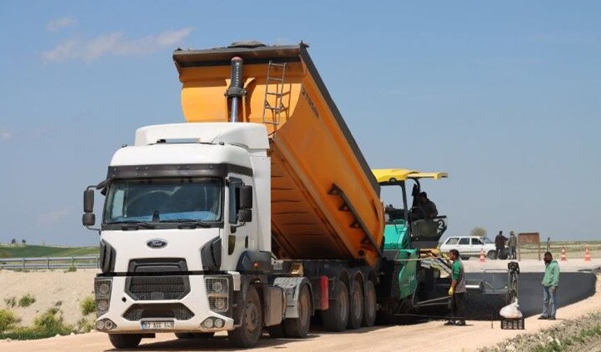 Şanlıurfa’da 6 Mahalleyi Birleştiren Yolda Asfalt Çalışması Başladı!