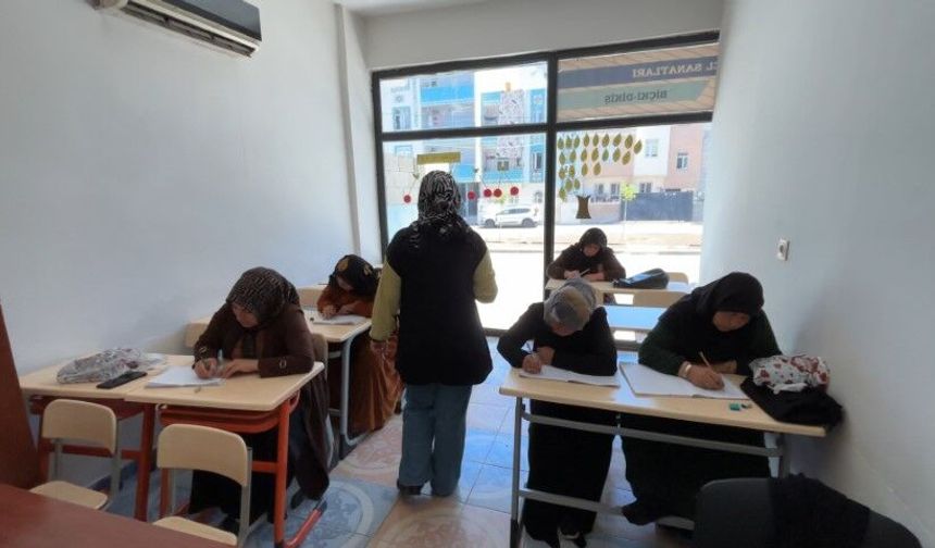 Eyyübiye’de Kadınlar Kurslarla Hem Öğreniyor Hem Kazanıyor!