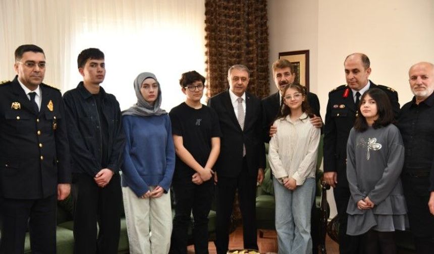 Vali Hasan Şıldak’tan Kurtuluş Kahramanlarının Torunlarına Ziyaret