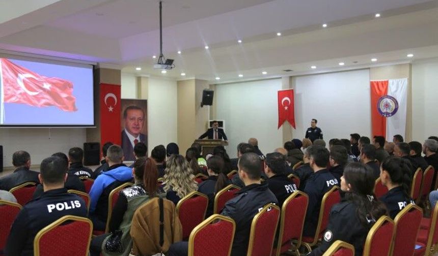 Şanlıurfa Emniyeti’nde Kritik Eğitim: Siber Suçlar ve İletişim Stratejileri Ele Alındı