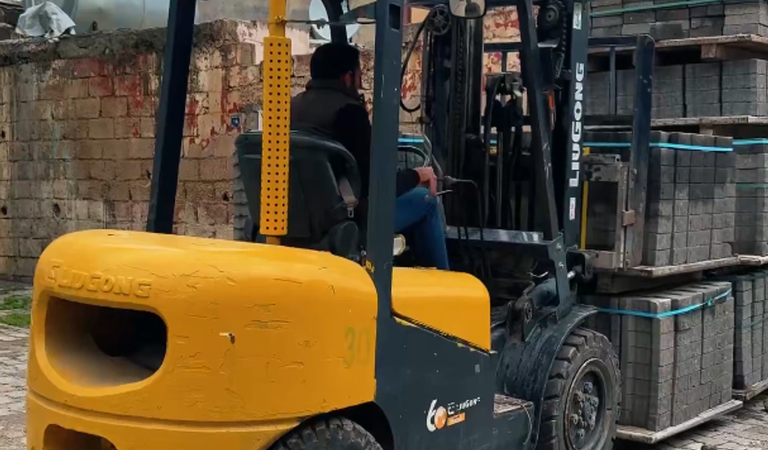 Viranşehir Gölbaşı Mahallesi’nde Yol Yenileme Çalışması Devam Ediyor