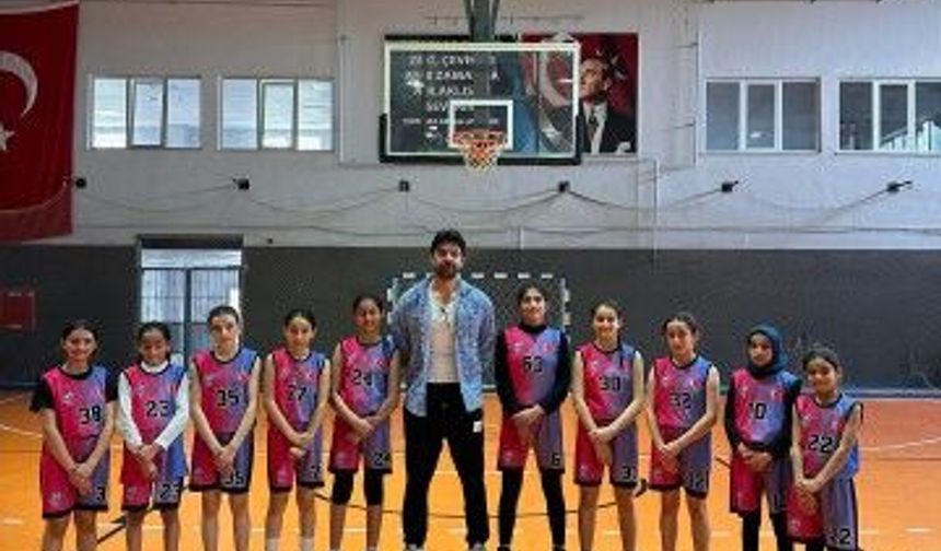 Şanlıurfa’yı Temsil Eden Eyyüp Göncü Ortaokulu Türkiye Yarı Finalleri’nde