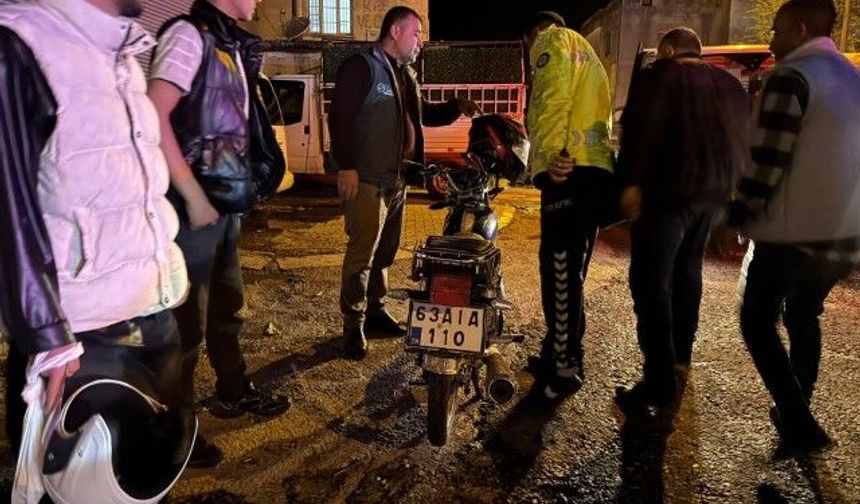 Şanlıurfa Birecik’te Gece Kazası: Motosikletteki Karı Koca Yaralandı
