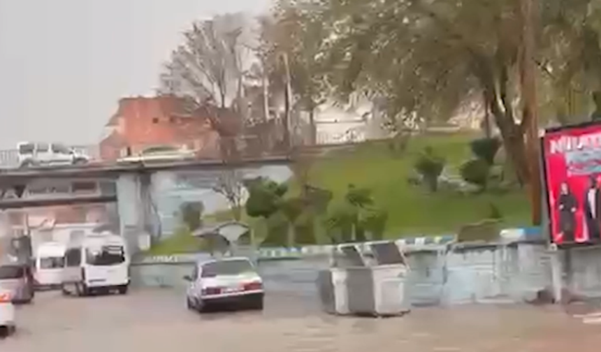 Şanlıurfa Birecik’te Sağanak Yağış Hayatı Felç Etti: Tekstil Fabrikasını Su Bastı