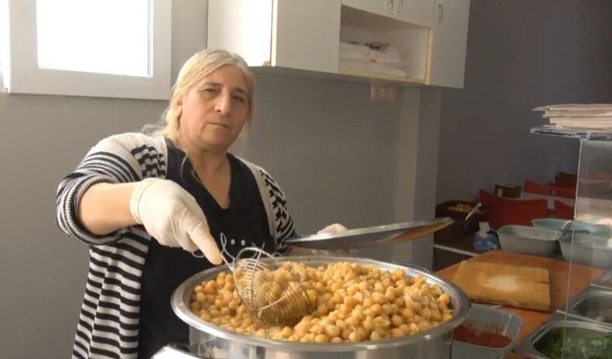 Şanlıurfa Usulü Nohut Dürüm İskenderun’da Vatandaşların Gözdesi Oldu