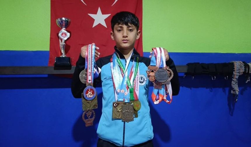 Şanlıurfa Viranşehir’de 10 Yaşındaki Şiyar’dan 20 Madalyalık Büyük Başarı!