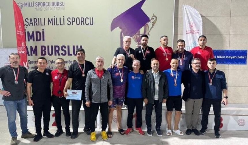 Şanlıurfa’da 8 İlden Sporcular “Herkes İçin Yüzme” Yarışmasında Kulaç Attı