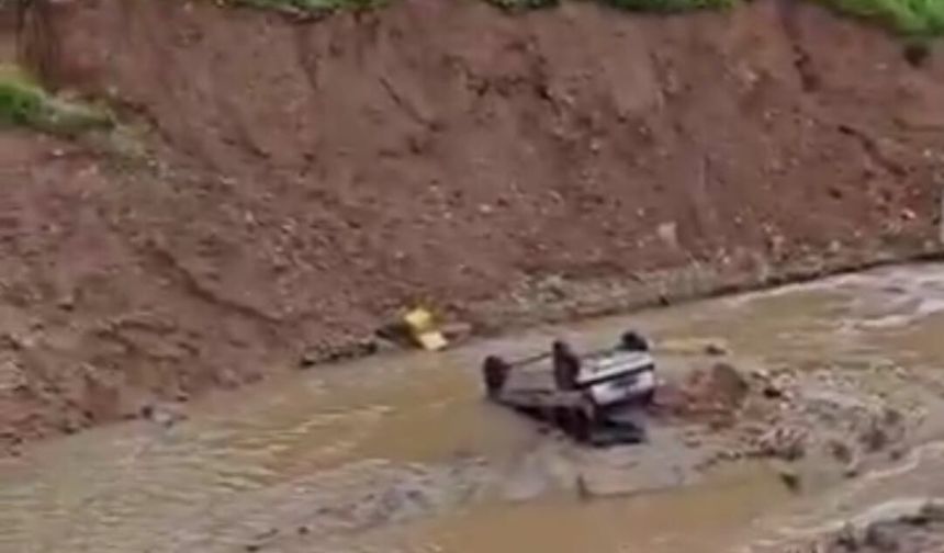 Şanlıurfa’da Otomobil Dereye Düştü