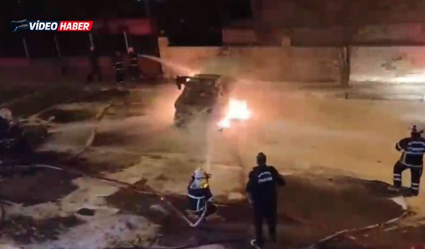 Şanlıurfa’da park halindeki otomobil yandı
