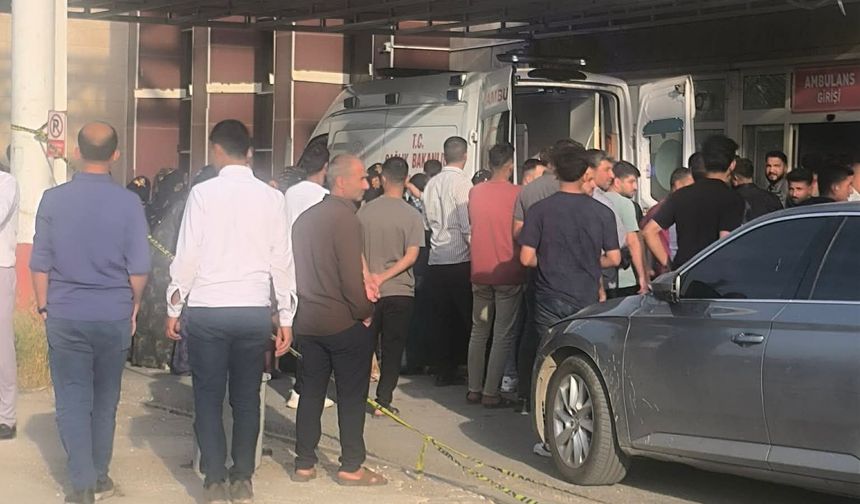 Akçakale’de otomobilin kazası: 14 yaşındaki çocuk ağır yaralı