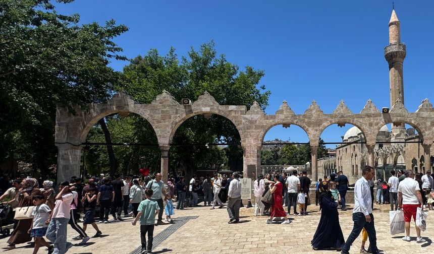 Turizmin beşiğinde polis ve zabıta el ele!