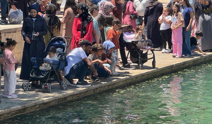 Balıklıgöl'de bayram yoğunluğu; Doldu taştı