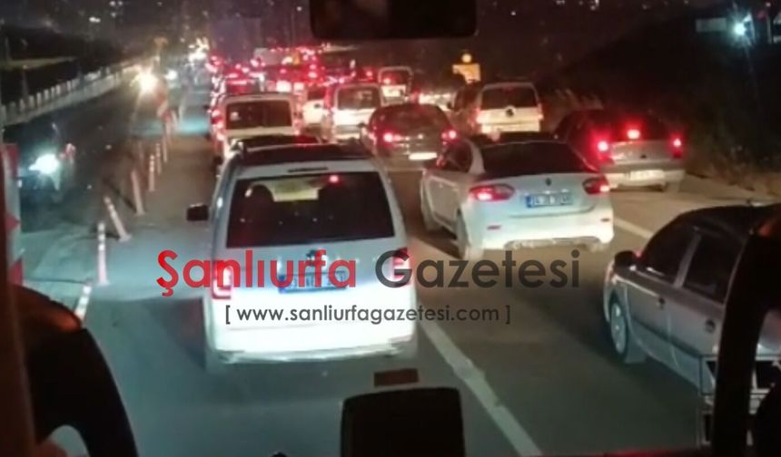 Şanlıurfa-Diyarbakır Karayolunda trafik karmaşası; “Zor anlar yaşandı”