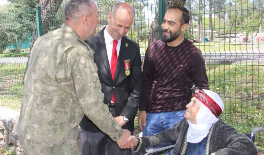 Şehit Annesi ve Gaziye Akülü Tekerlekli Sandalye Desteği