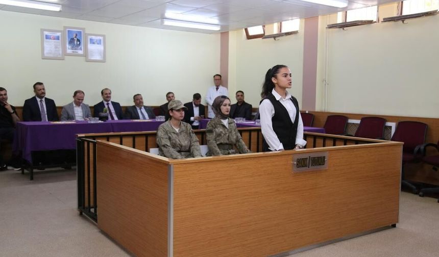 Şanlıurfa’da Öğrencilerden Gerçeğini Aratmayan Mahkeme Canlandırması