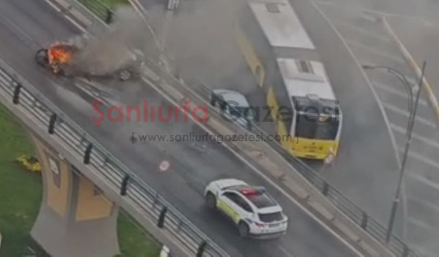 Şanlıurfa Abide Köprülü Kavşağı'nda Korkutan Kaza! Araç Alev Topuna Döndü