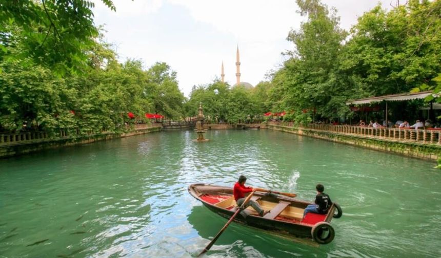 Aynzeliha Gölü Çay Bahçesi ihalesi yayımlandı; Şanlıurfa Büyükşehir detayları belirledi