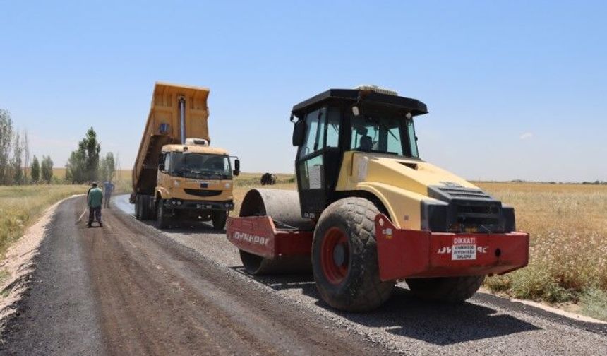 Şanlıurfa’da 18 Kilometrelik Grup Yolunda Beton Yol Hamlesi