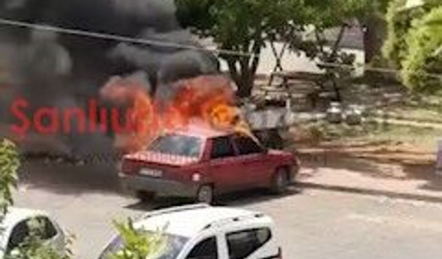 Şanlıurfa’da Park Halindeki Otomobil Alevlere Teslim Oldu