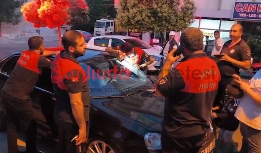 Şanlıurfa'da İtfaiye Ekipleri Anne ve Çocuğu Son Anda Kurtardı