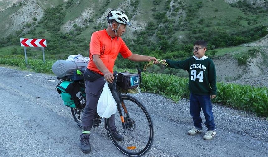 70'lik öğretmen azmini bisikletle buluşturdu; Son rotası Şanlıurfa oldu