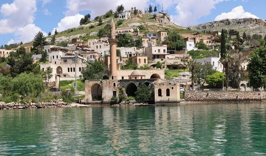 Bozkırın saklı şehri Halfeti’ye turist akını; "Hayran kaldılar"