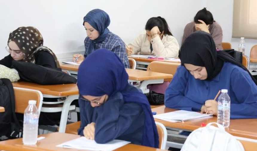 Haliliye’de YKS Öncesi Gençler Seri Deneme Sınavlarıyla Gerçek Sınav Atmosferine Hazırlanıyor