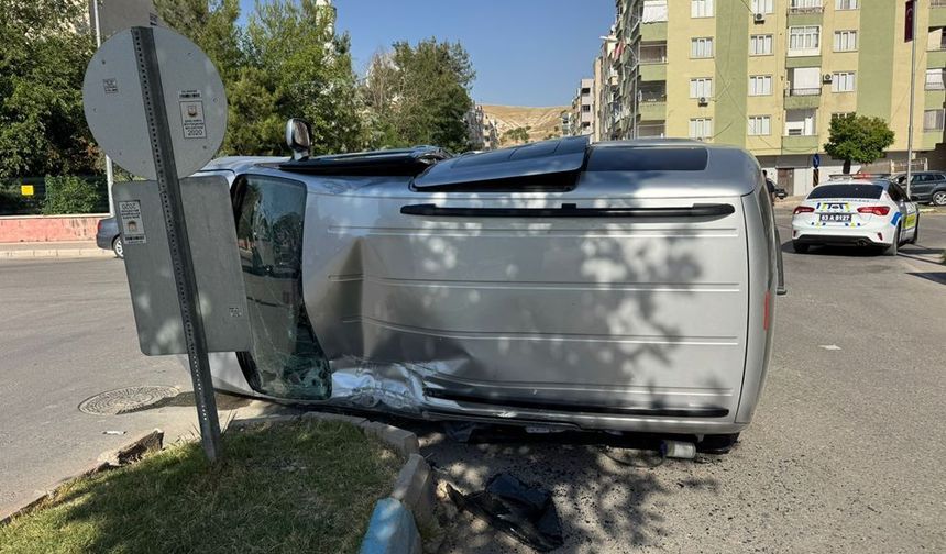 Birecik'te iki araç çarpıştı: 2 Yaralı