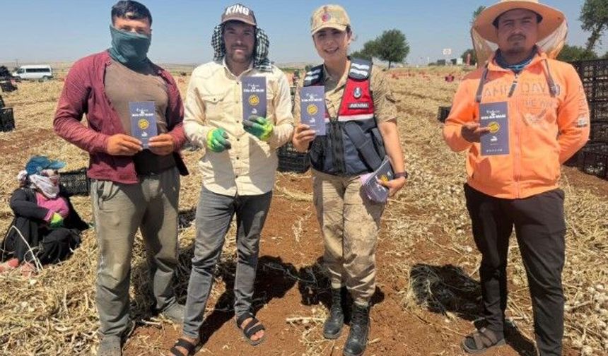 Şanlıurfa jandarmasından Tarım İşçilerine KADES Eğitimi