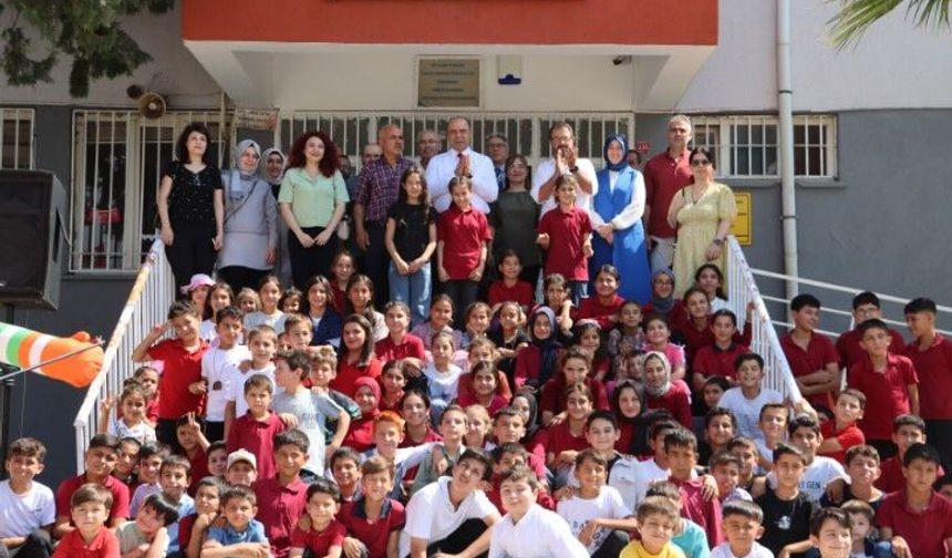 Şanlıurfa Karaköprü'de Karne Coşkusu! Başkan Nihat Çiftçi Öğrencileri Yalnız Bırakmadı