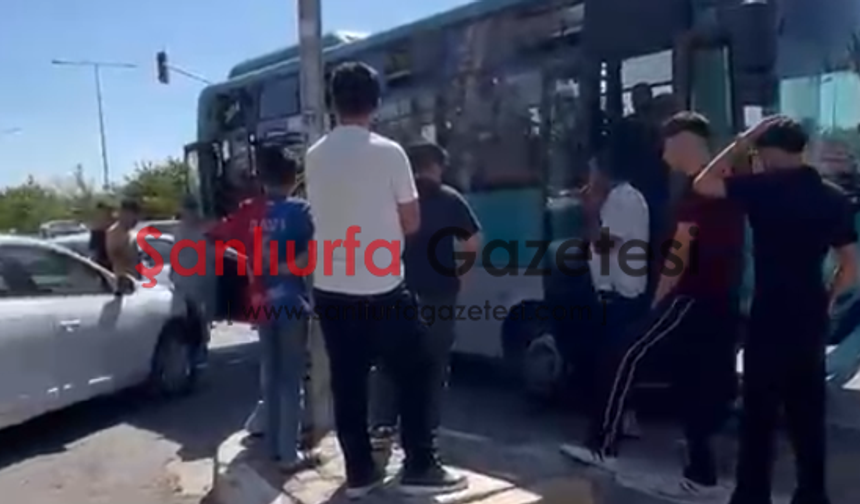 Şanlıurfa’da Otomobil ile Halk Otobüsü Çarpıştı!