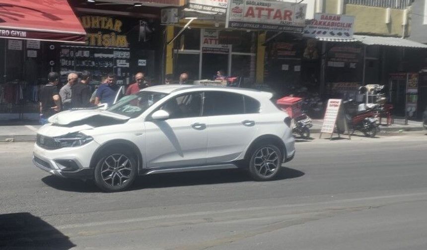 Şanlıurfa'da Trafik Kazası: Araçlarda Maddi Hasar Oluştu