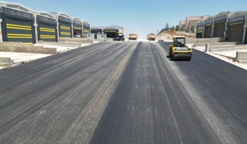 Şanlıurfa’da Ulaşım Altyapısına Asfalt Dokunuşu! Sanayi Sitesi’nde Sıcak Asfalt Çalışması