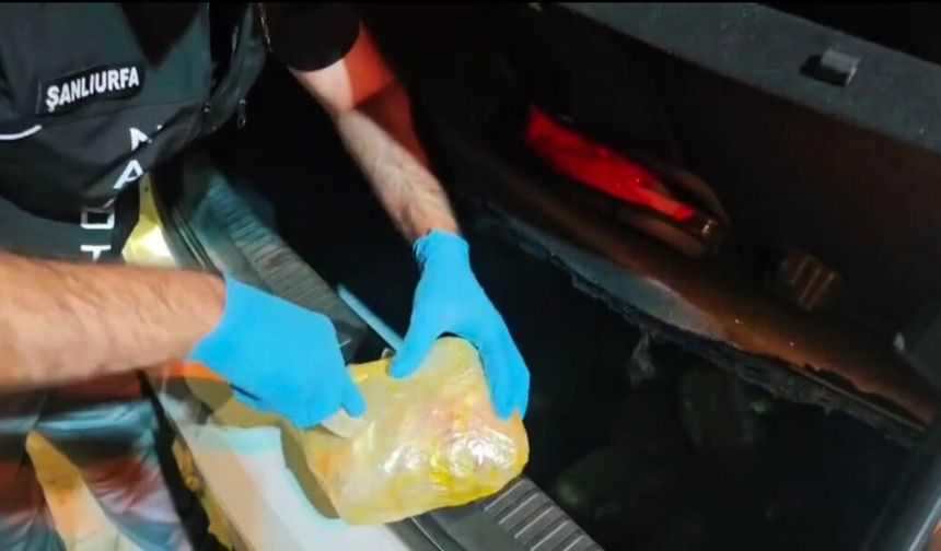 Şanlıurfa'da Narkotik Operasyonu: 7 Kilo 550 Gram Skunk Ele Geçirildi, 2 Kamu Görevlisi Tutuklandı