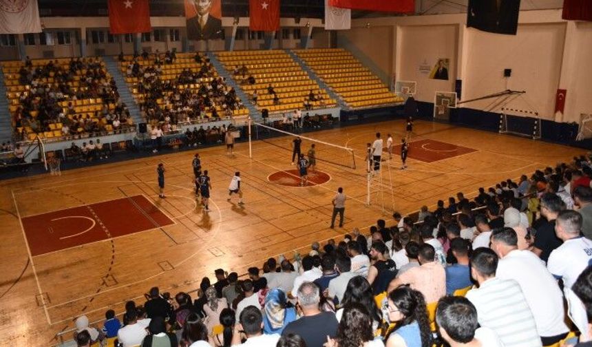 Siverek’te Spor Şöleni: Öğretmenler Arası Turnuva Nefes Kesti!