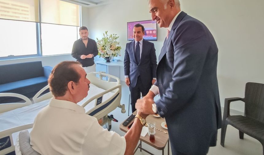 Bakan Ersoy’dan İbrahim Tatlıses’e Geçmiş Olsun Ziyareti