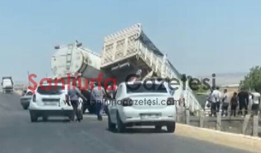 Şanlıurfa Akçakale yolunda feci kaza: Akaryakıt tankeri ile kamyon çarpıştı!
