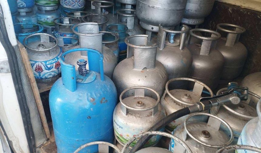 Eyyübiye’de akaryakıt istasyonunda hayret veren olay: Jandarma dur dedi!