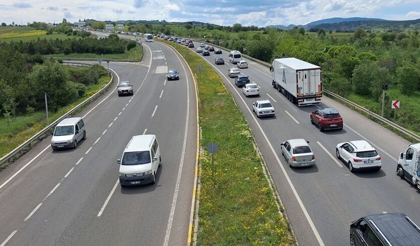 Tatil için yola çıkacak sürücüler dikkat: Uzmanından araç bakımı uyarısı