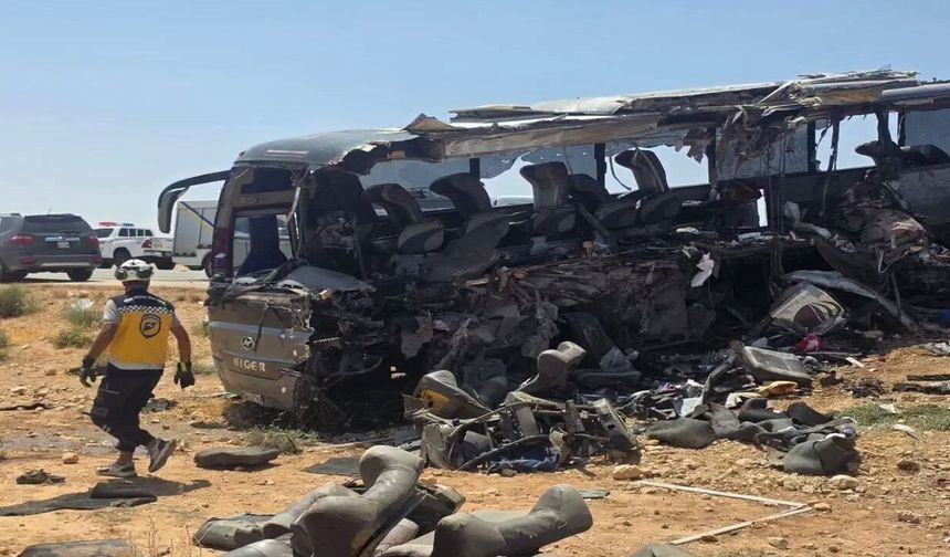 Suriye'de Can Pazarı: Yolcu Otobüsü Kaza Yaptı, 35 Kişi Hayatını Kaybetti
